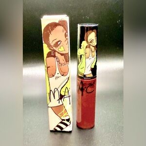 Rare Old school Mac lipglass 
Squeeze It